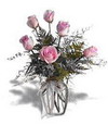 Florero de 3 rosas decorado con ghipsofila